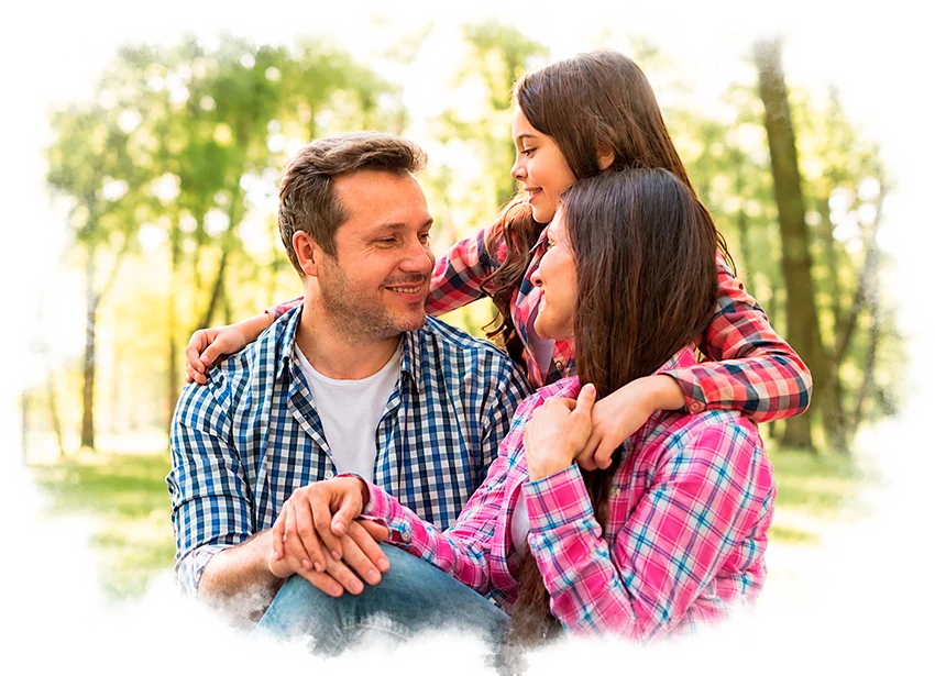 Familia feliz y en armonía — el resultado de controlar tus emociones